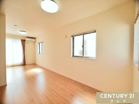 �Q�� �y�m��6��+�m��6���z
�����̑����玩�R��������A�����ʂ�₷���̂����́B
���邢�ؖڃt���A�ŃC���e���A�����킹�₷���A�Ƌ�̔z�u�����₷���Ԏ��ł��B