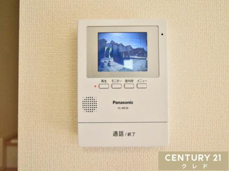 ���̑� �yTV���j�^�[�t���C���^�[�z���z
���ւ��J����O�ɉf���E�����ő�����m�F�ł��A�h�Ɩʂɔz���B���q�l�̂�����Ԃ�P�g�̕��ɂ��S�����ݔ��ł��B
���r���O���烏���^�b�`�ŉ��΂ł��܂��B