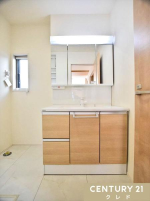 ���ʑ�E���ʏ� �g���₷�����l�������݌v�̐��ʉ��ϑ䂪����܂��B
�Z��S�̂̓����Ƀ}�b�`���₷���V���v���ȑ���Ȃ���A���[�͂��d���������K�Ɏg����ݔ��ł��B