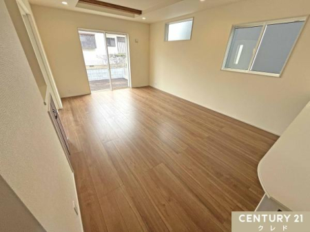 ���r���O -