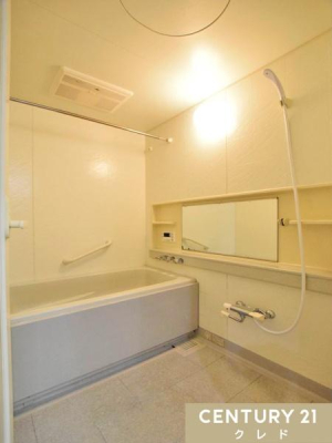 ���� ����̔�����₷�A�������Ƃ����o�X���[���B�������ɂ͎肷�肪�ݒu����Ă���A���Ƒ��F�l�����S���ē����ł��܂��B�J�̓��̐���ɕ֗��ȃ����h���[�p�C�v�t���ł��B