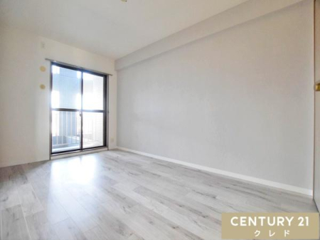 �Q�� �y�m��7.3���z
��Ƃ肠��7.3���̗m���́A��Q���ɂ҂�����B���C�g�R�[�g�ɖʂ����T�[�r�X�o���R�j�[������A�O����̎������C�ɂ����_�炩�Ȏ��R������荞�߂܂��B