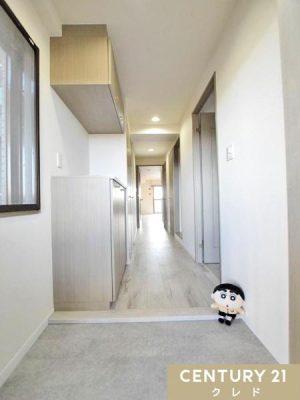 ���� ���邭�������̂��錺�ցB�㉺�ɕ����ꂽ��e�ʂ̃V���[�Y�{�b�N�X������A�Ԃ̃J�E���^�[�ɂ͌���u�����菬��������܂��B