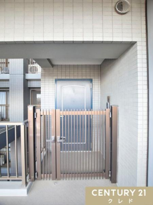 ���� ���֑O�ɂ́A�v���C�x�[�g�������߂����t���̐�p�|�[�`�B���p�L����ʂ�l�̎������C�ɂȂ�ɂ����A�Ɨ�������Ԃ��m�ۂł��܂��B