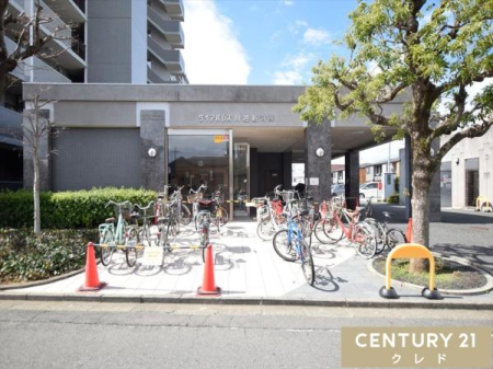 �G���g�����X �|���̍s���͂����Y��ȃG���g�����X�B����ɂ������ȓ����͊Ǘ��l���񂪂���̂Ŗh�Ɩʂ����S�ł��B