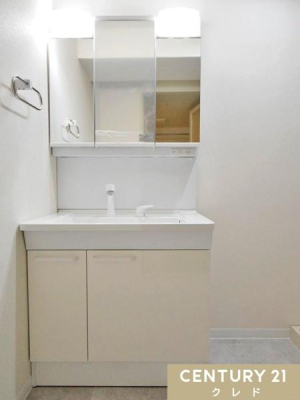 ���ʑ�E���ʏ� ���[�L�x�ȎO�ʋ����ϑ�ɐV�K�����B�O�ʋ����⑫���̈����o���Ȃǎ��[�X�y�[�X���[�����Ă���A�����ނ���������Еt���܂��B