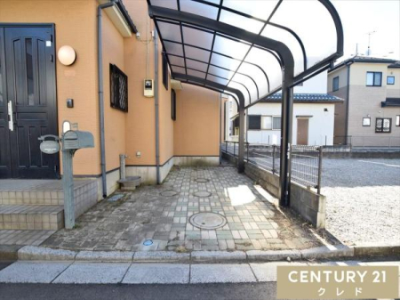 ���ԏ� 1�䒓�ԉ\�ȃJ�[�|�[�g�t���B
�J�̓��̏��~����G�ꂸ�ɃX���[�Y�ŁA��؂Ȃ��Ԃ�����⎇�O��������܂��B