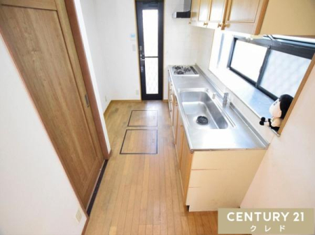 �L�b�`�� ������t���ŃS�~�o���Ȃǂ̉Ǝ��������X���[�Y�ȃL�b�`���B
������̍̌����m�ۂ���Ă���A���邭�������̂����Ԃł��������y���߂܂��B