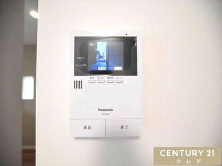 ���̑� �yTV���j�^�[�t���C���^�[�t�H���z  
���K�҂̎p�������̃��j�^�[�Ŋm�F�ł�����S�̐ݔ��B  
�Z�[���X�Ȃǂ̑Ή����T�������Ƃ���A���q�l�̂�����Ԏ��ɂ��S�����@�\�ł��B