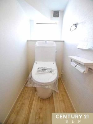 �g�C�� �y1�K�g�C���z
1�A2�K�ɉ������֍��t���g�C����݂��Ă���̂Ő����������X���[�Y�ɂȂ�܂��B���̖Z�������ԑт�2�����̃g�C���𗘗p�ł��邱�Ƃŏo�΂�o�Z�O�̎��Ԃɗ]�T�����܂�܂��B