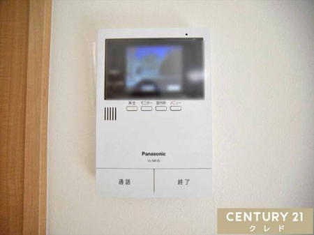 ���̑� �yTV���j�^�[�t���C���^�[�t�H���z  
���K�҂̎p�������̃��j�^�[�Ŋm�F�ł�����S�̐ݔ��B  
�Z�[���X�Ȃǂ̑Ή����T�������Ƃ���A���q�l�̂�����Ԏ��ɂ��S�����@�\�ł��B