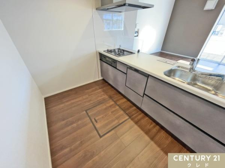 �L�b�`�� �y�r���h�C���H���򊣑��@�z
�Չ����������r���g�C���H��@�ŉƎ��̎��Z������`���B
�V���N�E��Ƒ����������ƕۂ��A���؂�J�S���炸�Œ����X�y�[�X���L����܂��B