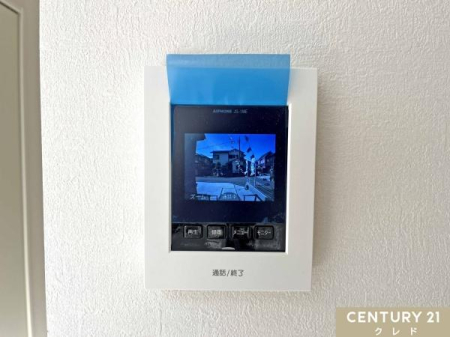 ���̑� �yTV���j�^�[�t���C���^�[�t�H���z  
���K�҂̎p�������̃��j�^�[�Ŋm�F�ł�����S�̐ݔ��B  
�Z�[���X�Ȃǂ̑Ή����T�������Ƃ���A���q�l�̂�����Ԏ��ɂ��S�����@�\�ł��B