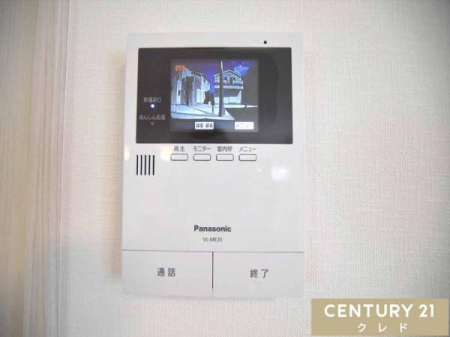 ���̑� �yTV���j�^�[�t���C���^�[�t�H���z  
���K�҂̎p�������̃��j�^�[�Ŋm�F�ł�����S�̐ݔ��B  
�Z�[���X�Ȃǂ̑Ή����T�������Ƃ���A���q�l�̂�����Ԏ��ɂ��S�����@�\�ł��B