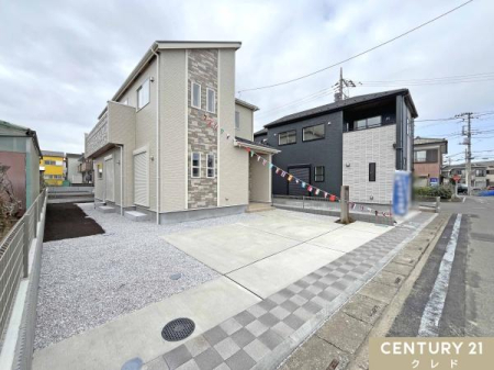 �O�ʓ��H�܂ތ��n�ʐ^ �y4�����z
�Ő��D���̒����D�ǏZ��I
�y�Ԏ��[��WIC�A���l���ɁA���r���O���[�ȂǏ[���̎��[�I
���փz�[���㕔�͊J�����̂��鐁���B