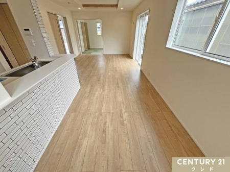 ���r���O -