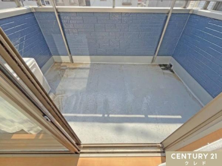 �o���R�j�[ ��ʂ�2�J���o���R�j�[������܂��B
�����͂����Ղ�̌����������݁A�����󕨂��C�����悭�������܂��B
���c�u����CG���H�ɂ�菜�����Ă��܂��B