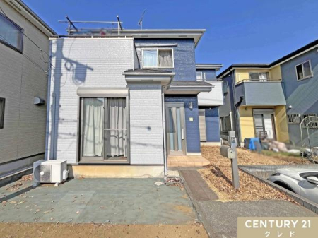 �O�ʓ��H�܂ތ��n�ʐ^ �y�X���݂ɉf����������ꂽ�O�ρz
���E���w�Z���k�������Ŏq��ĉƑ��ɂ��������߂̃G���A�ł��B
���ӂɂ͐����{�݂������܂��B