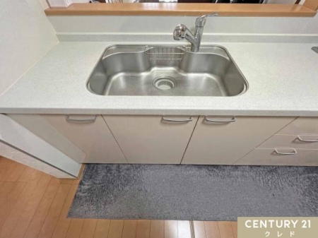 �L�b�`�� �y�V�����[�����z
�g���₷���L�߂̃V���N�ŉƎ����͂��ǂ�܂��B�L�т�^�C�v�̃V�����[�����̓V���N�̋��X�̉���܂ŃX�b�L�������܂��B