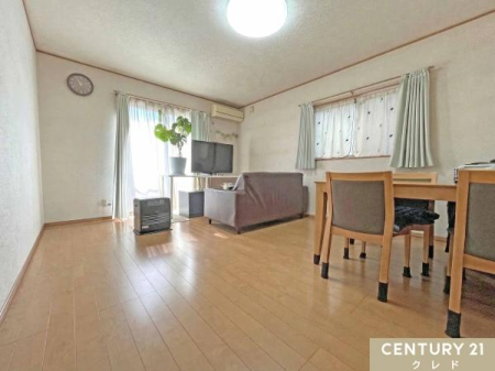 ���r���O �yLDK15.5���z
��ʂ̑|���o��������z�����~�蒍���܂��B�Ƒ��S�����������Ɖ߂�����A��炵�̒��S�ƂȂ��Ԃł��B
���c�u����CG���H�ɂ�菜�����Ă��܂��B