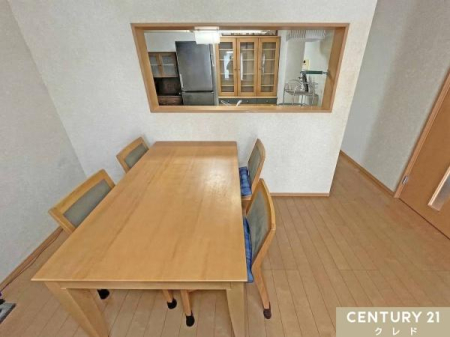 ���r���O �yLDK15.5���z
�L�b�`���ƃ_�C�j���O�̋������߂����߁A�H���̏������X���[�Y�I
�Ƒ��Ƃ̎��Ԃ��؂ɂł��܂��B
���c�u����CG���H�ɂ�菜�����Ă��܂��B