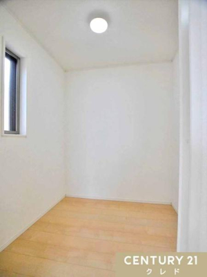 ���[ �m��6.7���ɃE�H�[�N�C���N���[�[�b�g��݂��Ă��܂��B
�ߗނ���傫�Ȑ����p�i�܂ŃX�b�L�����[�ł��A�Z��Ԃ��L���g�����Ƃ��ł��܂��B