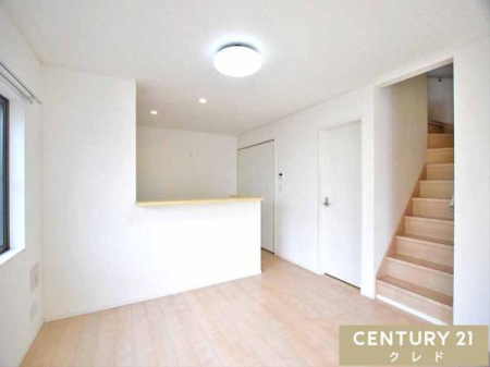 ���r���O �y���r���O�K�i�z
�Ƒ��̌q�������ރ��r���O�K�i�B
�O�o��A��Ƀ��r���O��ʂ铮���ł��Ƒ��������܂��B