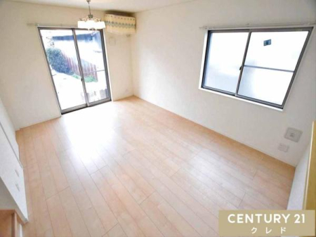 ���r���O �yLDK16���z
3�����̎����ɃG�A�R�����ݒu����Ă��܂��B���s���̂��郊�r���O�́A�H���X�y�[�X�A���났�X�y�[�X�ȂǉƋ�̔z�u�����₷�����C�A�E�g���y���߂܂��B