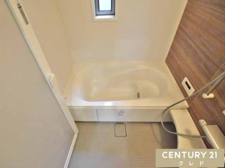 ���� ����̔�������Ă�����؃^�C�v�̃o�X���[���B
�ߐ����ʂ����҂ł���x���`�t�������B
�������Ɣ��g�����y���ނ��Ƃ��ł��܂��B