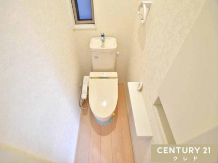 �g�C�� �g������̗ǂ��������֍��ɁA��􂢈�̌^�^���N��������g�C���B
���t���Ŗ��邭�A���C�����₷����ԂŁA����I�ɐ�����ۂĂ܂��B