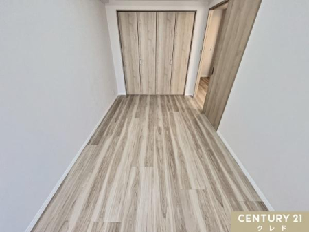 �m�� �y�m������6���z
6���̗m���́A���q�l�̂������⏑�ւȂǁA���C�t�X�^�C���ɍ��킹�đ��ړI�Ɏg����֗��ȋ�ԁB��e�ʂ̃N���[�[�b�g������Ă���A���������X�b�L���ƍL�����g�����������܂��B
