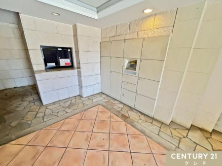 �G���g�����X �y��z�{�b�N�X�z
���璆�ł��ו����󂯎����z�{�b�N�X�t���B  �Ĕz�B�̎�Ԃ��Ȃ��āA�Z�������ƒ�ɂ��֗��ł��B
