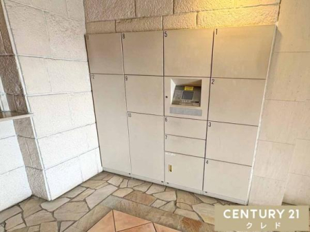 �G���g�����X �y��z�{�b�N�X�z
���璆�ł��ו����󂯎����z�{�b�N�X�t���B  
�Ĕz�B�̎�Ԃ��Ȃ��āA�Z�������ƒ�ɂ��֗��ł��B