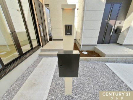 ���̑� �y�@�\�和�z
�|�X�g��C���^�[�z���A�\�D�Ȃǂ���̉������֗��Ȑݔ��ł��B
�X�b�L���Ƃ����f�U�C���Ō��֎���𐮂��A�K��҂ւ̑Ή����X���[�Y�ɁB
�h�Ɛ������߂�A�C�e���ł��B