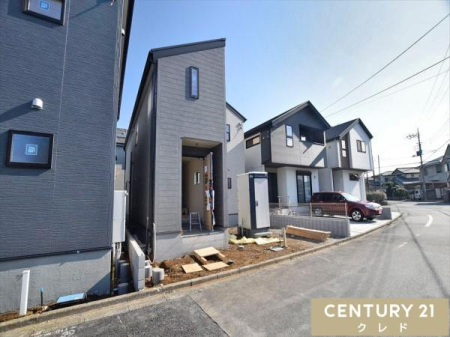 �O�ʓ��H�܂ތ��n�ʐ^ JR��z���u�}���v�w�k��17���B���Ǝ{�݂⋳��@�ւ��ߗׂɏ[�������A�q��ĉƑ��ɂ��I�X�X���̗��n�ł��B