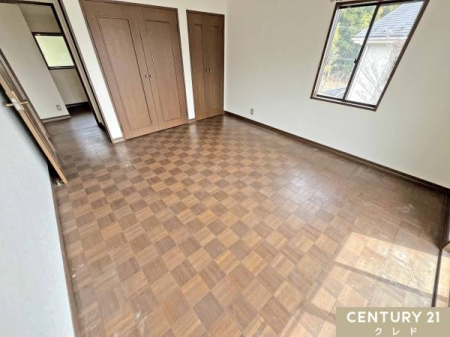 �Q�� �y�m��8.4���z
��Q���ɂ҂�����ȁA��Ƃ肠��8.4���̗m���B�ǖʂɂ̓T�C�Y�̈قȂ�2�̃N���[�[�b�g������A���v�w�̈ߗނ�G�߉Ɠd�Ȃǂ�����������[�ł��܂��B