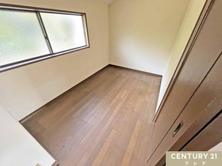 ���[ �y�[��3.9���z
�G�߂̉Ɠd��A�E�g�h�A�p�i�ȂǁA�����΂�ו��������Ղ肵�܂���֗��Ȕ[�˃X�y�[�X�B�e�����[�N�p�̏��ւ��̂������Ƃ��Ă������p���������܂��B