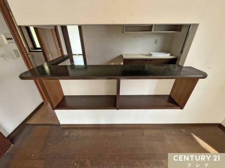 �L�b�`�� ���Ƒ��Ƃ̉�b���e�ޑΖʎ��L�b�`���B�J�E���^�[���ɂ͕֗��Ȏ��[�I������A���C�ɓ���̏�����G���������Č�������[���y���߂܂��B