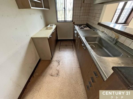 �L�b�`�� �w�ʂɕ֗��ȃJ�b�v�{�[�h������A��ƃX�y�[�X���L���m�ۂł���L�b�`���B�g������̗ǂ������ŁA�������̎��Ԃ����y�����Ȃ�܂��B