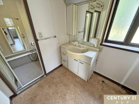 ���ʑ�E���ʏ� �����≺���̎��[�X�y�[�X���L�x�ŁA�U�炩�肪���ȏ����ނ��Y��ɕЕt�����ʉ��ϑ�B�傫�ȑ����玩�R��������A���̐g�x�x���C�����悭�s����A���邭���ʂ��̗ǂ����ʎ��ł��B