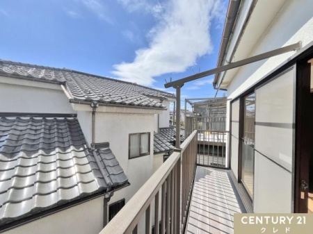 ���̑����n ���Z�܂��o���R�j�[����̒��]�ł��B
�z������̗ǂ��Z��X�G���A�̃o���R�j�[����́A���ꂽ���ɂ͐X�ƍL�����𒭂߂邱�Ƃ��ł��܂��B