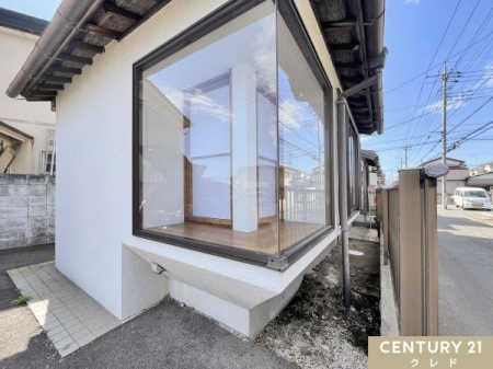 ���̑����n ���r���O�ɂ�����o���ɂ́A���Ԃ₨�C�ɓ���̏����Ȃǂ������Ă������ł��ˁB
�O����������鏬���ȃM�������[�R�[�i�[�Ȃǂɂ����g�����������܂��B