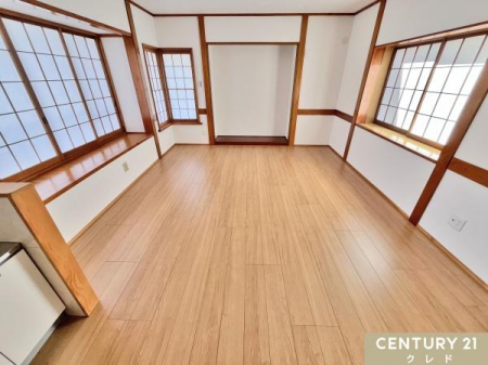 ���r���O �yLDK16���z
2�ʈȏォ��������閾�邢���r���O�B
��q��ؘg�̌���a�̕��͋C���c���A�t���[�����O�Ń��_���ɂ܂Ƃ܂�����Ԃ́A�q���̐����ɍ��킹�Ďg������ς����܂��B