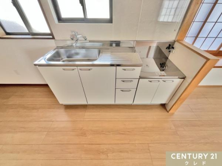 �L�b�`�� �����o���{�����[�̑g�ݍ��킹�ŁA�H��E�������Ȃǂ��������萮�����ڂł��܂��B
�w�ʃX�y�[�X�ɗ]�T������̂ŐH��I�E�p���g���[���b�N��ݒu���邱�ƂŎ��[�͂���荂�߂鎖���ł��܂��B