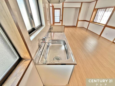 �L�b�`�� �����ɏW���ł���Ǖt���^�C�v�̃L�b�`���ł��B
���r���O�A�_�C�j���O�ƈ�̉������L�b�`���͂������̍ۂ��Ƒ��Ɗ��Y�����Ƃ��ł��܂��B