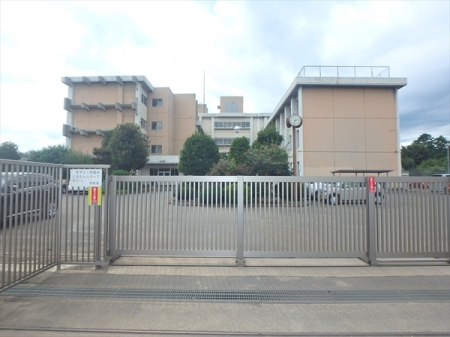 ���ӊ� �y���w�Z�z�����s�������k���w�Z�F2500m