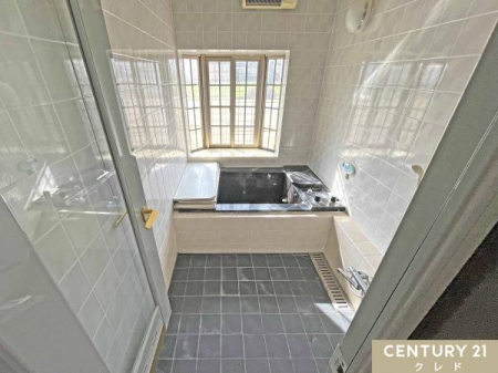 ���� ������肵���L���̃^�C���\�藁���B
������̍̌��Ŗ��邳���m�ۂ��A�������������͋C�̒��ł������ƃo�X�^�C�������y���݂��������܂��B