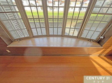 ���̑����� �y�o���z
�i�q�f�U�C���̑��g���N���V�J���ȕ��͋C�������o���o���B
���C�ɓ���̊ϗt�A����C���e���A����������X�y�[�X�Ƃ��Ă����p�ł��܂��B