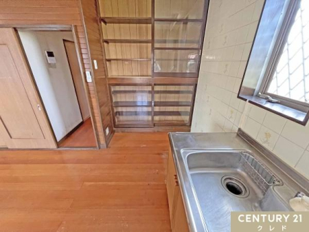 ���[ �L�b�`�����ɂ͔����t���̐H��I������܂��B
���C�ɓ���̂��M�⒲�����Ȃǂ������Ղ���[�ł��A��������������Еt���܂��B