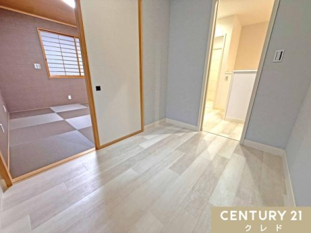 ���r���O�ȊO�̋��� �y�T�[�r�X���[��3���z
2�K�a���ɗאڂ���3���̃T�[�r�X���[���̓e�����[�N�X�y�[�X�E���ցE������E�G�ߕ��̎��[�ȂǑ��ړI�Ɏg���܂��B